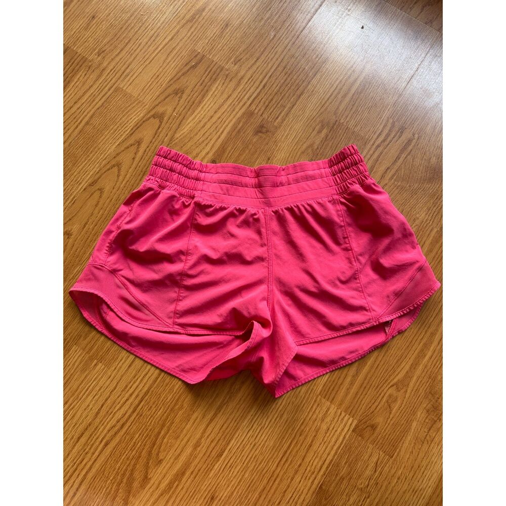 Lululemon Hotty Hot High-Rise Lined Short 2.5" in Lip Gloss Size 6 - Picture 2 of 6